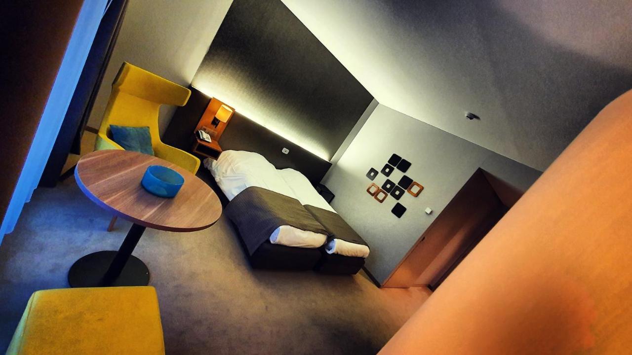 Hotel Drie Eiken เอเดอเคม ภายนอก รูปภาพ